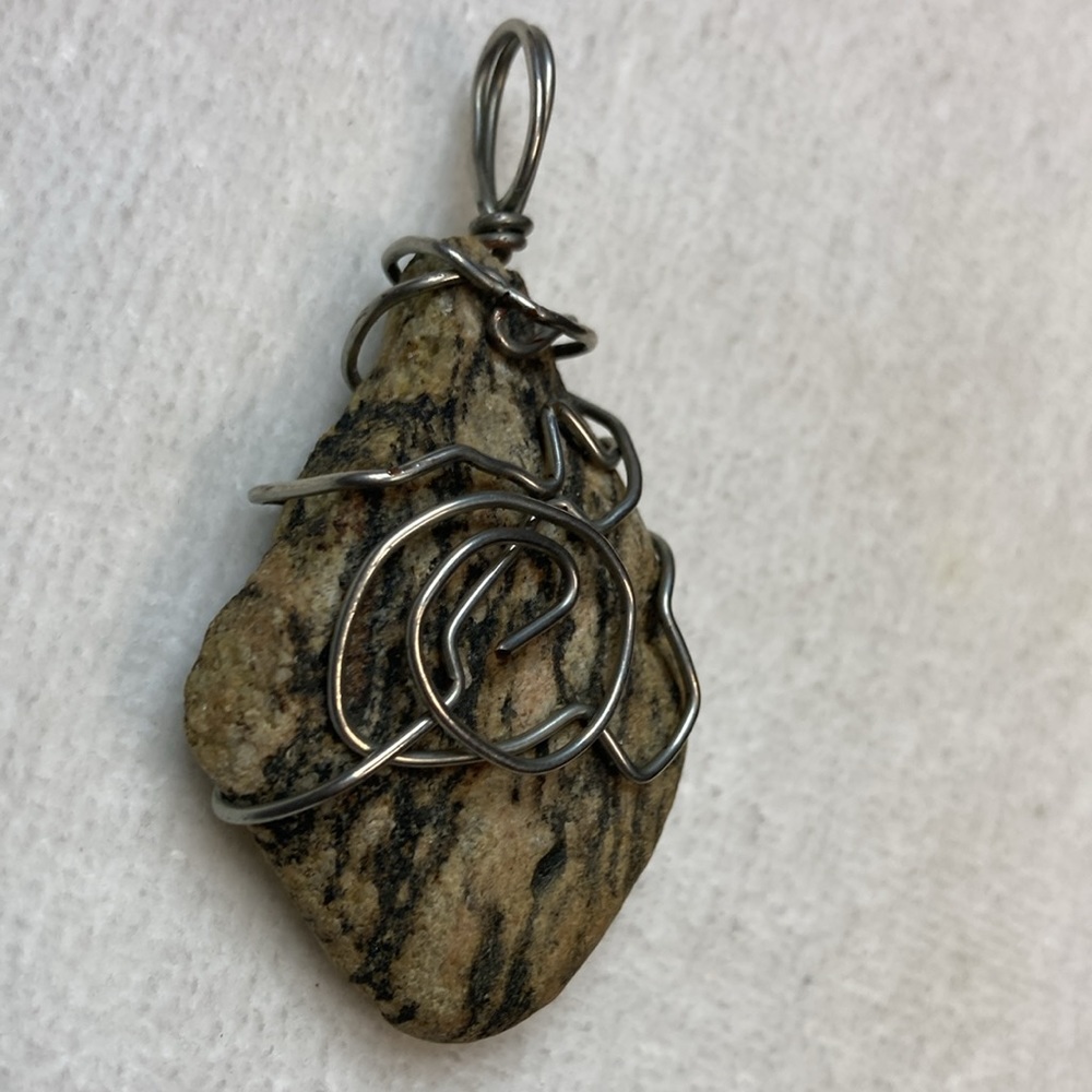 Stone Pendant Wire Wrapped - Picture 2 of 4